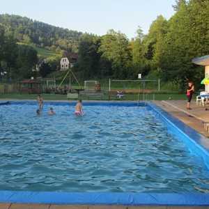 Bazén na koupališti v Petříkovicích